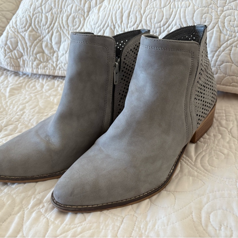 Madden Girl Women’s Neville Ankle Boots Gray Ankle Booties Size 10